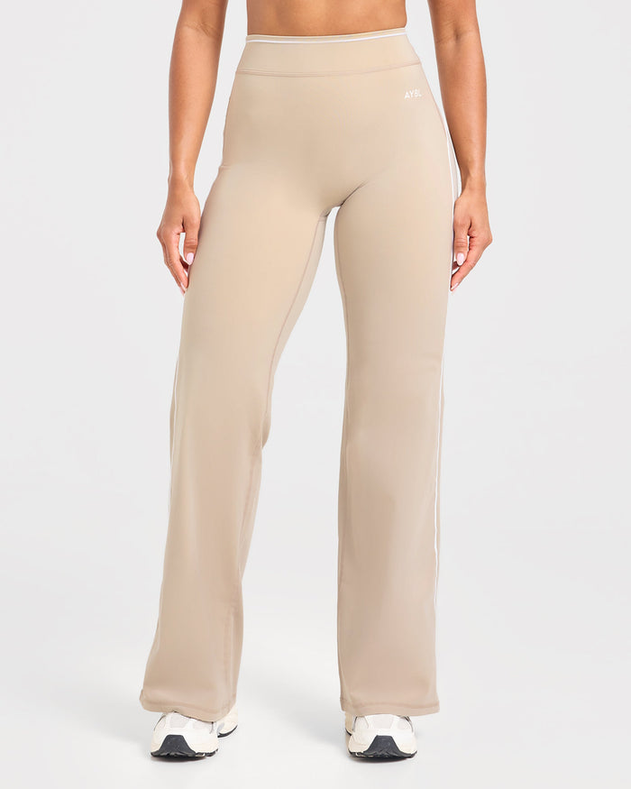 Form Flared Leggings - Mocha